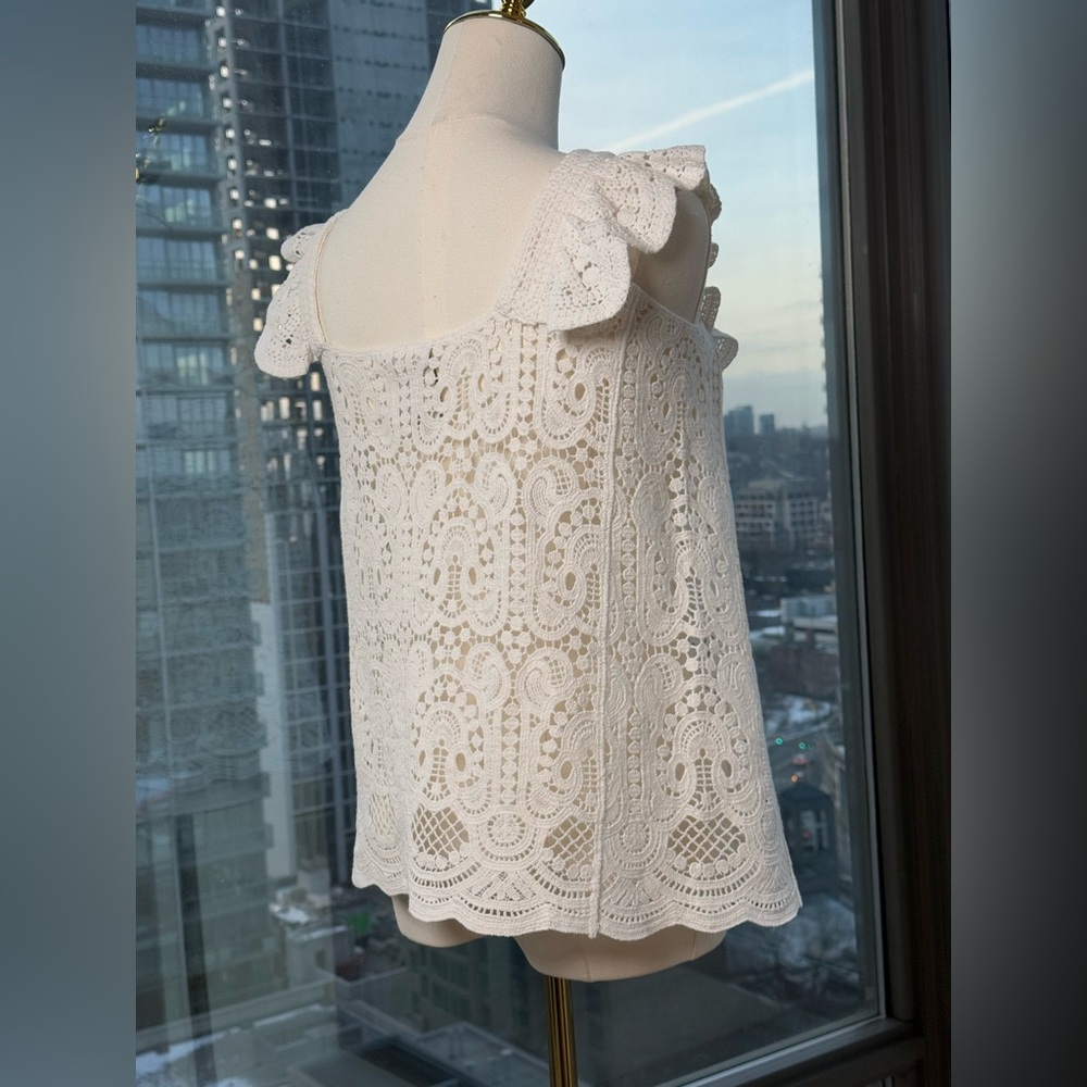 🆕 FARM Rio 🧿 NWOT Delicate White Crochet V-Neck Cami with Ruffle, Sz M - Picture 9 of 15